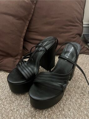 Madden Girl Jadda Black Strappy chunky Platform Block Heels